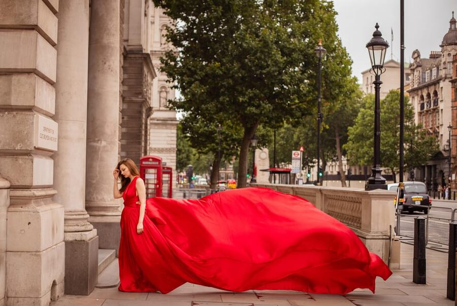 Flying dress professional photoshoot with pro photographer - Who will get the most from this session