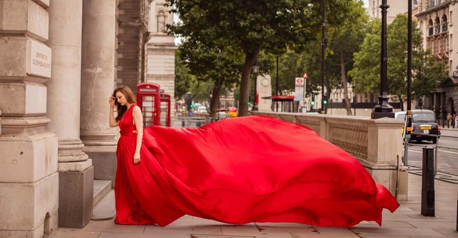 Flying dress professional photoshoot with pro photographer - Why the private format matters