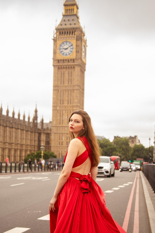 Flying dress professional photoshoot with pro photographer - The assistant issue you should not overlook