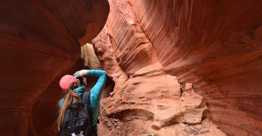 From Kanab: 3-Hour Peek-a-Boo Slot Canyon Hiking/Photo Tour - The 40-minute ride from Kanab