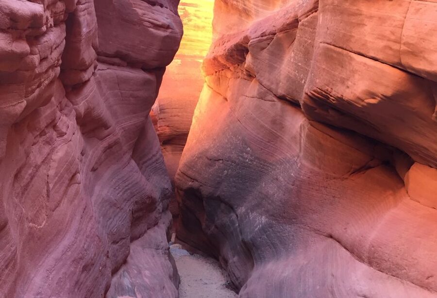 From Kanab: 3-Hour Peek-a-Boo Slot Canyon Hiking/Photo Tour - Walking into Peek-a-Boo Slot Canyon