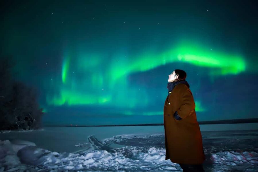From Rovaniemi: Lakeside Aurora’s Paparazzi Photography - Guides, Group Handling, and Service