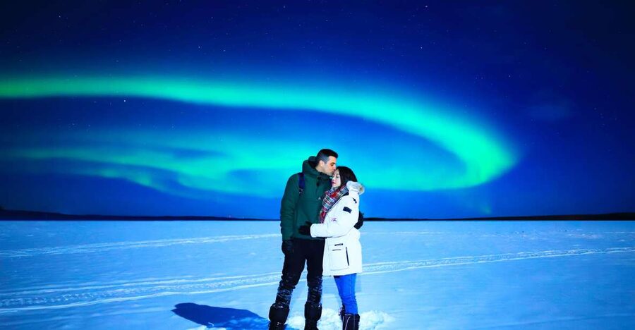 From Rovaniemi: Lakeside Aurora’s Paparazzi Photography - Staying Warm in Lapland