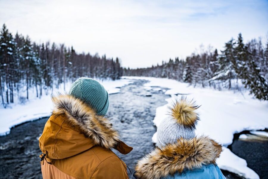 From Rovaniemi: Private Photoshoot in the Lappish Wilderness - The photo stop among forest, water, and snow