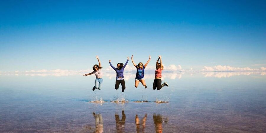 From Uyuni: Uyuni Salt Flats Tour + Photoshoot + Sunset - Sunset with wine on the Salar