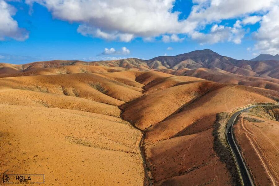 Fuerteventura: Top 5 Instagram Spots Full-Day Tour & Tapas - Mount Tindaya and the road north
