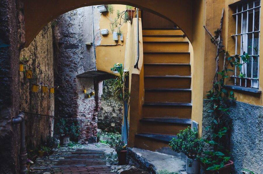 Genoa: Secret Corners Photography Tour and Traditional Snack - Learning camera settings without losing the city