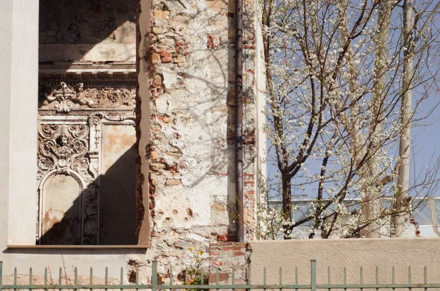 Genoa: Secret Corners Photography Tour and Traditional Snack - The included water bottle and what to bring