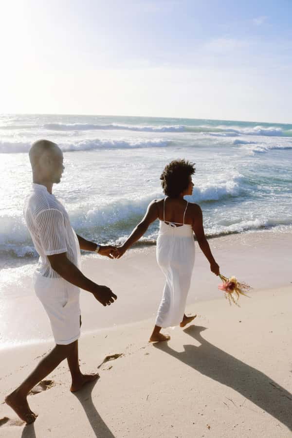 Gold Coast: Beach Photoshoot with Edited Photos - What a Coolangatta beach photo session feels like