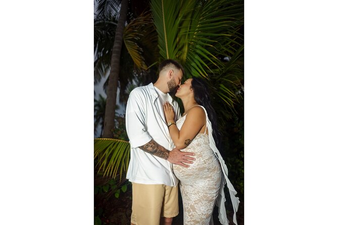 Golden Hour Beach Photo Shoot in San Juan - Who will enjoy this most