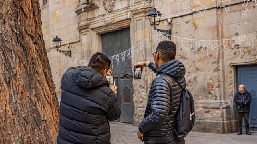 Gothic Quarter and Born District: Photographic Workshop - Quiet stories at Plaça Sant Felip Neri