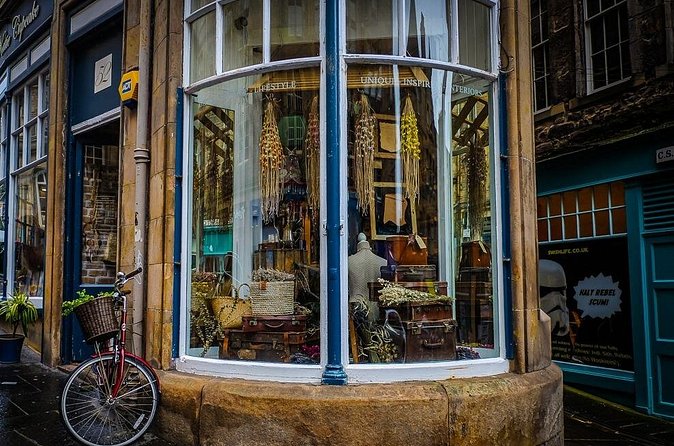 Guided 60-Minute Photography and sightseeing Tour in Edinburgh - The personal touch from guides such as Vasileios