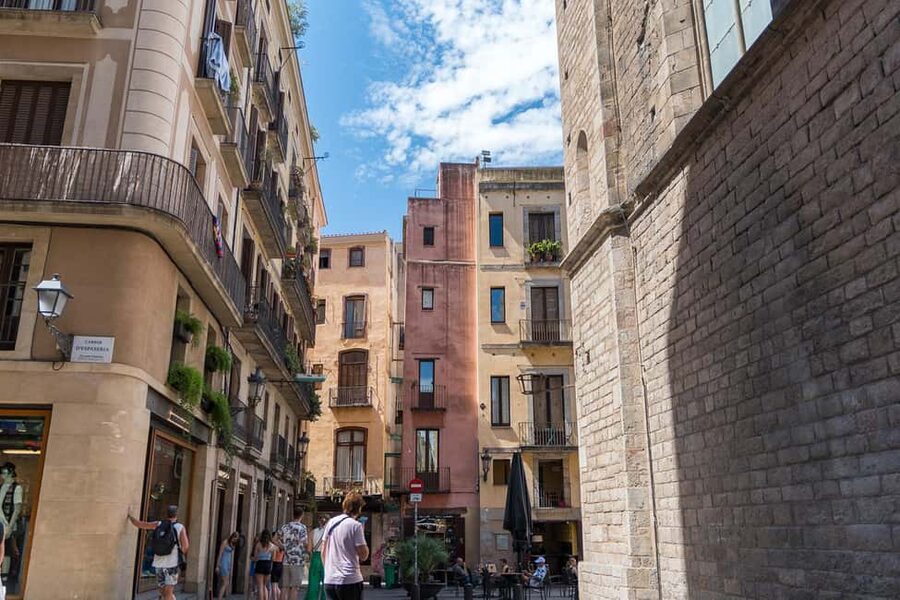 Guided tour of Barcelona in French (Old Town & Instagram spots) - Plaça Sant Jaume and Catalan identity