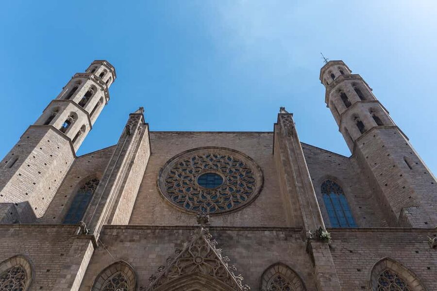 Guided tour of Barcelona in French (Old Town & Instagram spots) - Crossing into El Born and Santa Maria del Mar