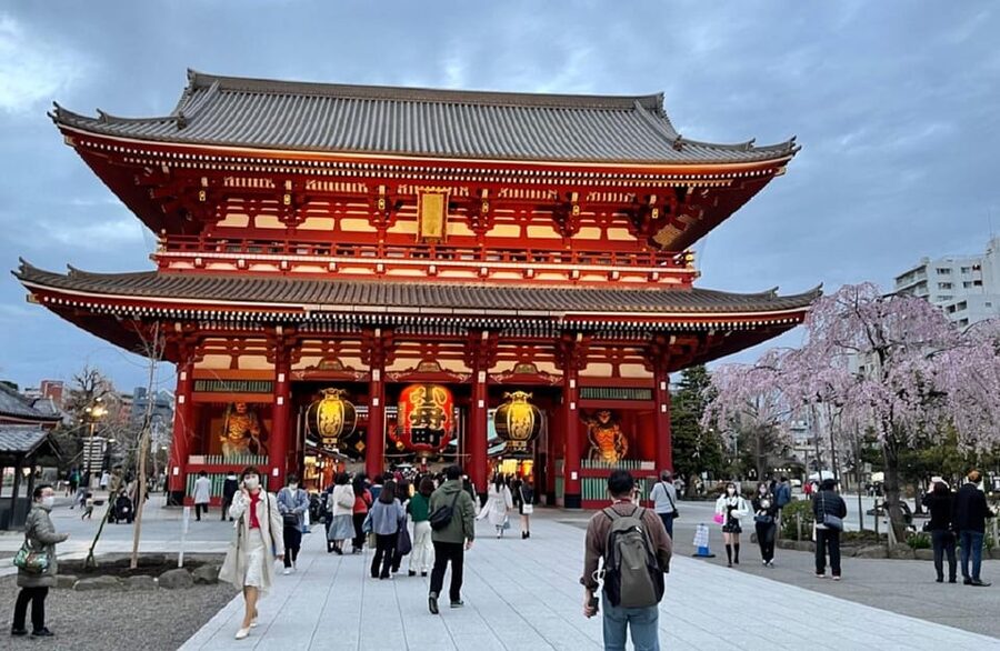 Guided Tour of Walking and Photography in Asakusa in kimono - Kaminarimon Gate gives you the classic Asakusa photograph