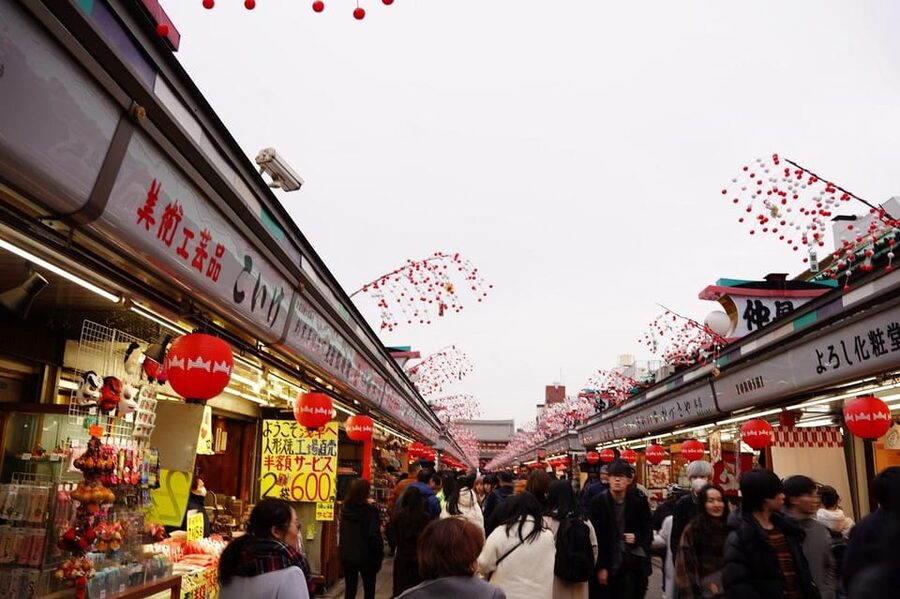 Guided Tour of Walking and Photography in Asakusa in kimono - Extra time at Kaminarimon for photographs