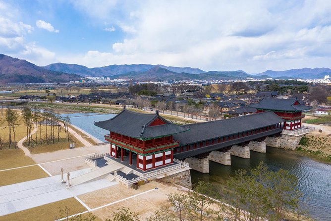 Gyeongju Small Group photo Tour (Max 6 Pax) - Lunch and free time on Hwangridan-gil