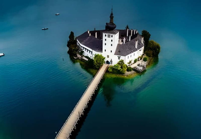 Hallstatt: Photoshoot with a Professional Photographer - The lakefront and Hallstatt church view