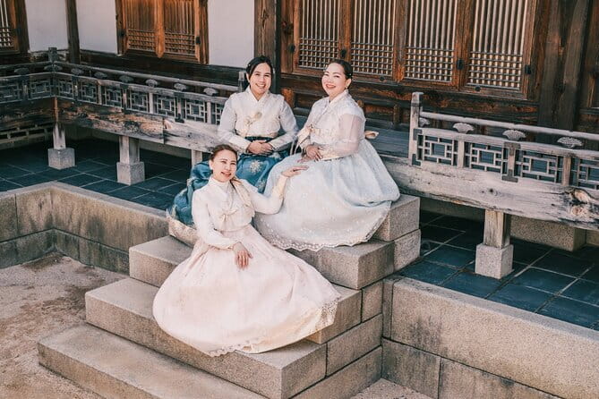 Hanbok Photoshoot and History Tour at Gyeongbokgung Palace - Inside Gyeongbokgung with stories between the photos