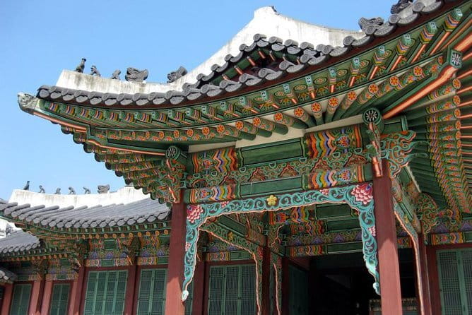 Hanbok Photoshoot and History Tour at Gyeongbokgung Palace - Gyeonghoeru brings water, trees, and mountain views