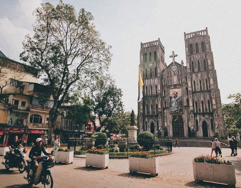 Hanoi Instagram Tour: Famous Spots (Private & All-Inclusive) - Ho Chi Minh Mausoleum: a solemn start