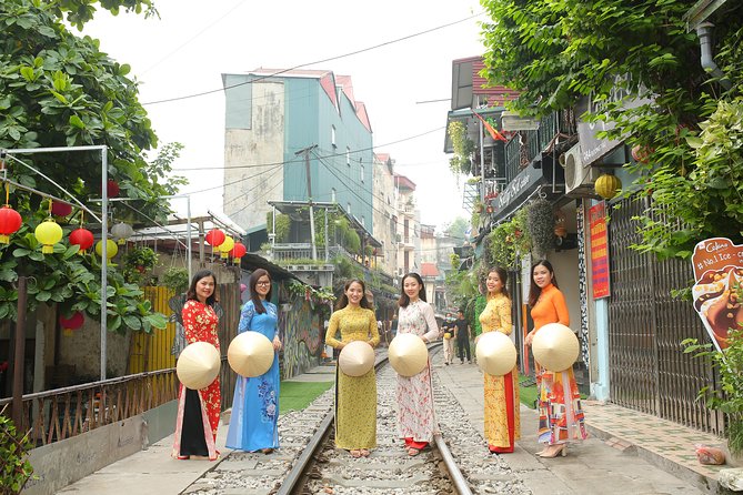 Hanoi Instagram Tour: The Most Scenic Spots - Phung Hung Mural Street and Hanoi in painted scenes