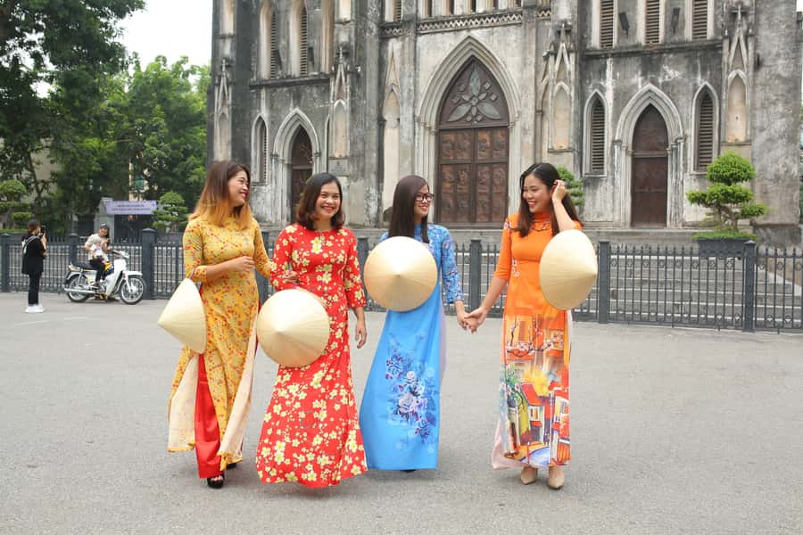 Hanoi: Instagram-Worthy Tour of City’s Most Scenic Spots - The Opera House and August Revolution Square