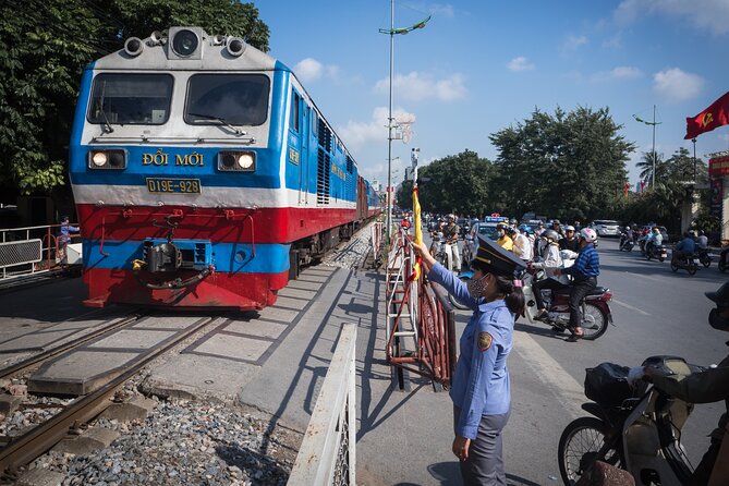 Hanoi On the Tracks Photo Tour - Private format and hotel transfers