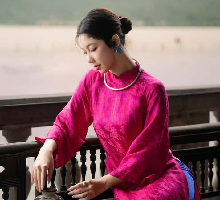 Hanoi: Rent a Traditional Ao Dai & Photo Walk in Old Quarter - Wearing the Ao Dai beyond the studio