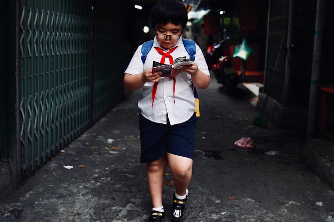 Hanoi Street Photography with a Pro – Phone & Camera - Walking toward a local market