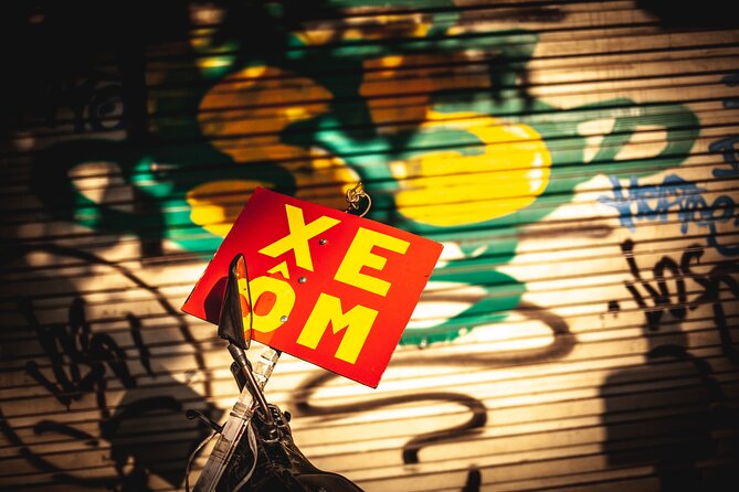 Hanoi Street Photography with a Pro – Phone & Camera - Why the group limit of six matters