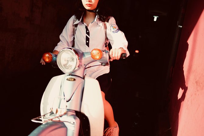 Hanoi Street Photography with a Pro – Phone & Camera - Coffee and a useful review of your pictures