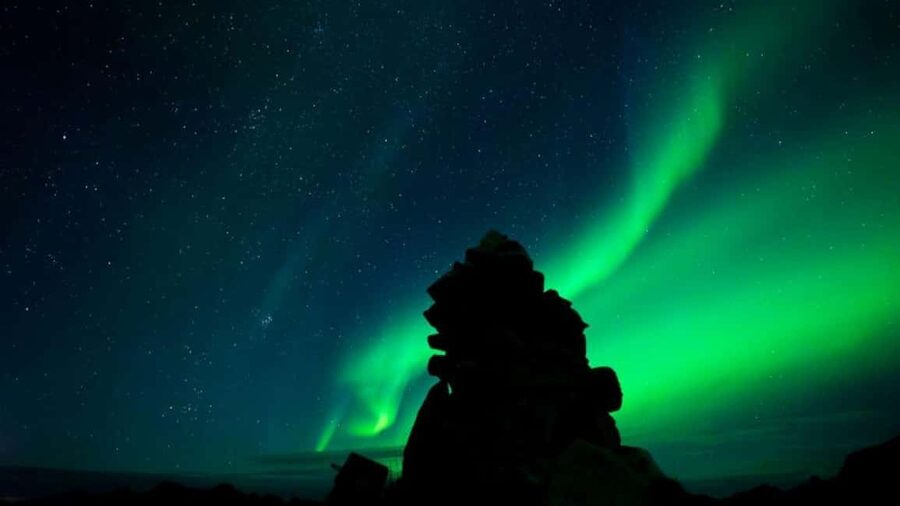 Henningsvær: Northern Lights Tour with Photographer - The Northern Lights chase from Henningsvær