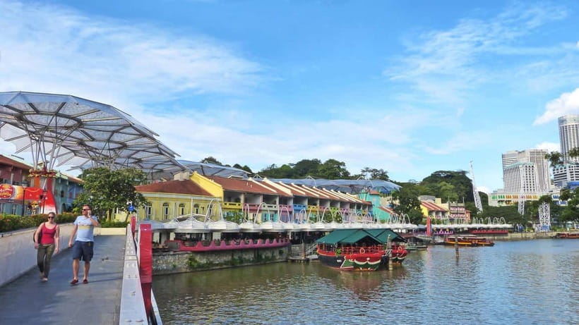 Highlight of Singapore Instagram Walking Tour - A photo walk that connects old streets with modern Singapore
