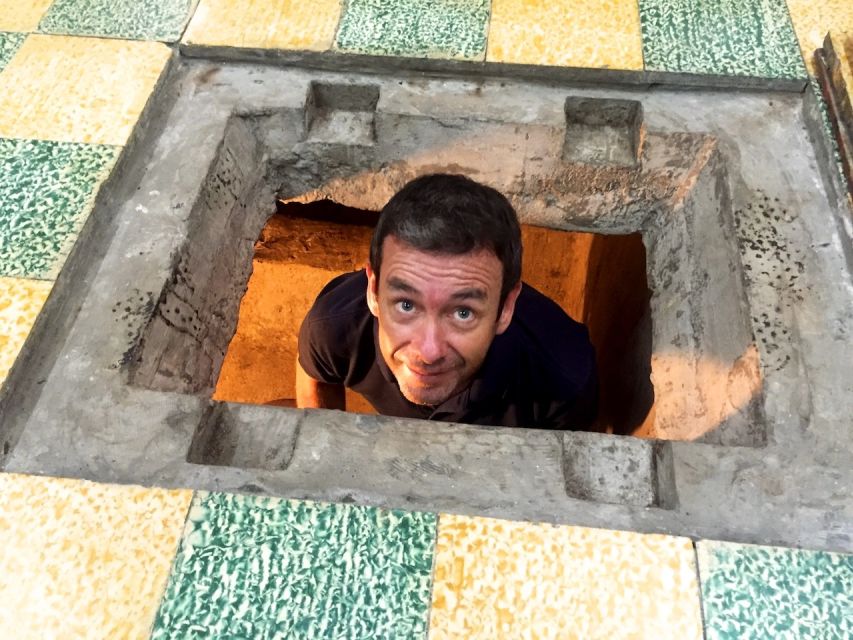 Ho Chi Minh City Instagram Tour: Hidden Gems (All-Inclusive) - Vietnamese lunch at the halfway point