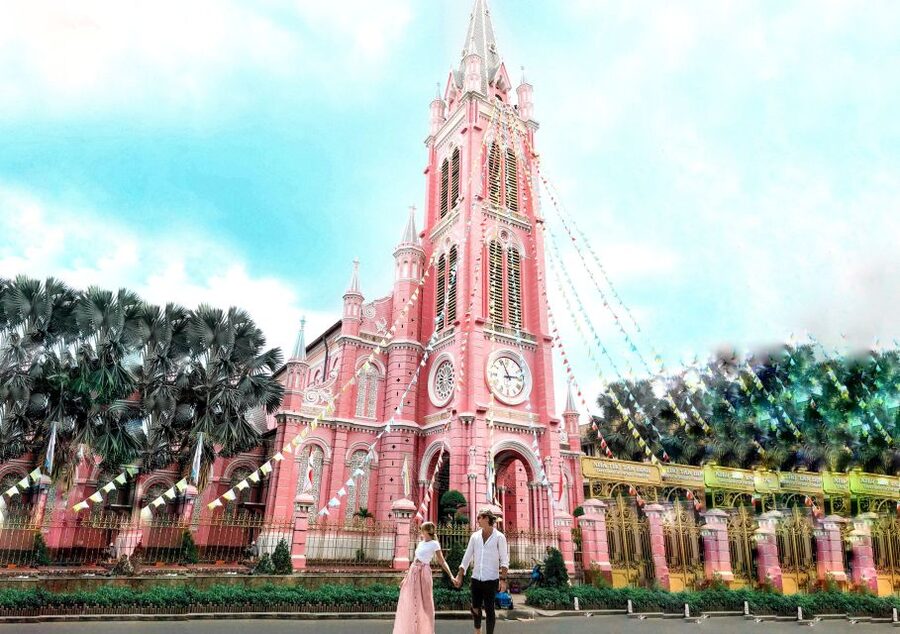 Ho Chi Minh City Instagram Tour: Hidden Gems (All-Inclusive) - Bitexco views and the riverside finish