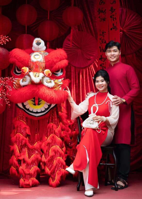 Ho Chi Minh Styled Photoshoot Tour With Makeup Photographer - Opera House, City Hall, and Nguyen Hue Walking Street