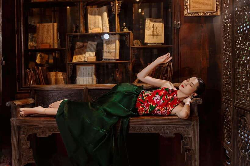 Ho Chi Minh Styled Photoshoot Tour With Makeup Photographer - Starting with makeup and a clear photo plan