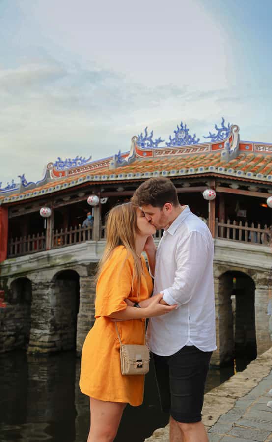 Hoi An/Da Nang: Private Photoshoot & Guided Walking Tour - Old houses, golden walls, and Yellow Alley