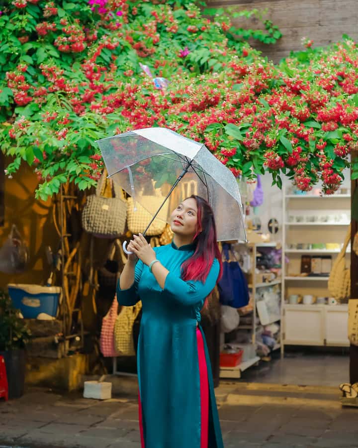 Hoi An/Da Nang: Private Photoshoot & Guided Walking Tour - What the photography feels like in practice