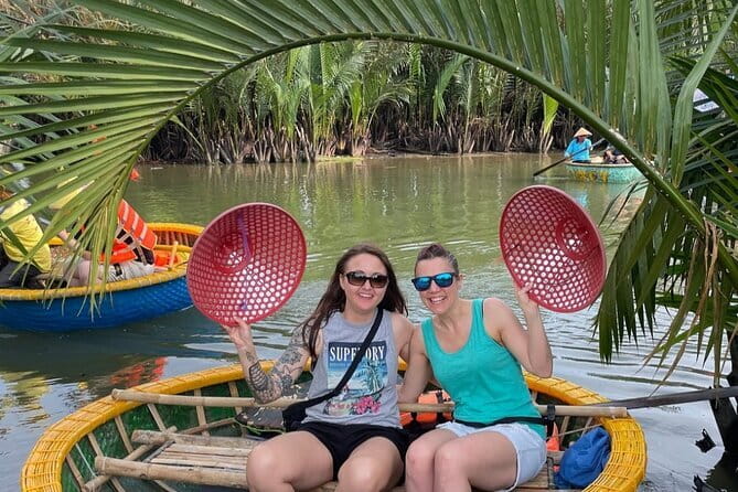 Hoi An Lantern Shop & Boat Photoshoot – Night Experience - Timing, crowds, and the short schedule