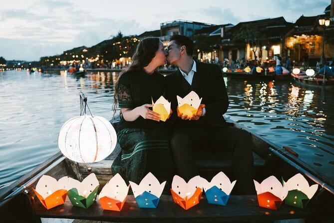 Hoi An Lantern Shop & Boat Photoshoot – Night Experience - Stop two: the Hoai River by wooden boat
