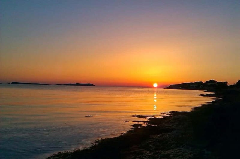Ibiza: Beaches and Caves Instagram try-Snorkel experience - Music, drinks, and the social mood