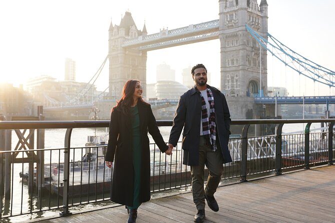 Iconic London Portraits Tour with Expert Local Photographer - Key points at a glance
