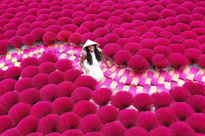 Instagram Incense Quang Phu Cau Village Tour with Train Street - Hanoi Train Street: a short stop with plenty of atmosphere