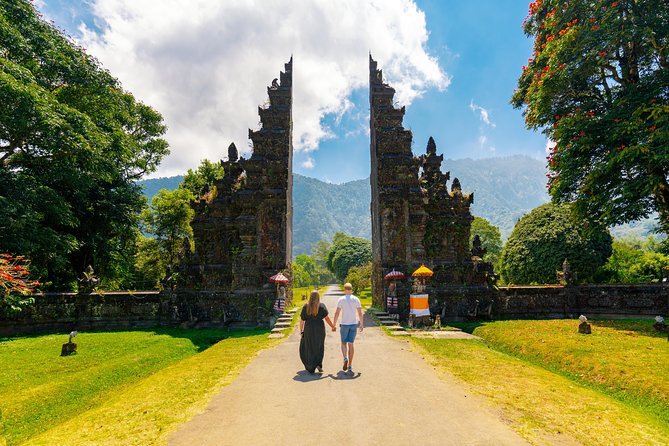 Instagram Tour in Bali: The Most Beautiful Spots - Ulun Danu Beratan brings a quieter temple setting