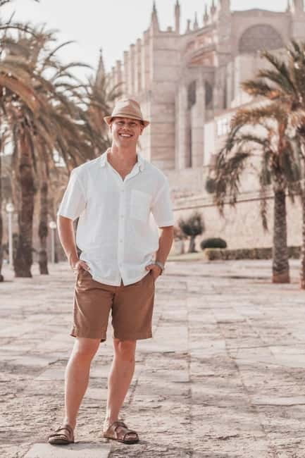 Instagram tour in Palma de Mallorca with a private photographer - Palma’s iconic setting, seen through a camera