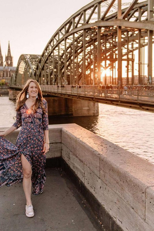 Instagram tour of Cologne with a private photographer - Posing help for people who dislike posing