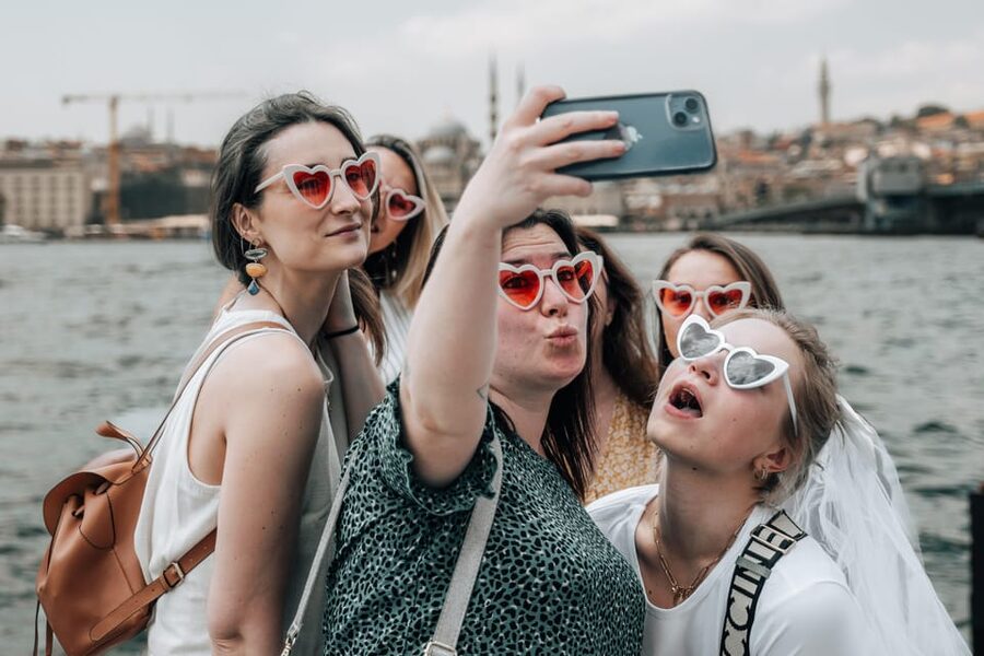 Istanbul: Galata Tower, Bosphorus & Hidden Gems Photo Shoot - A quick photo walk from Galata Tower to the Bosphorus