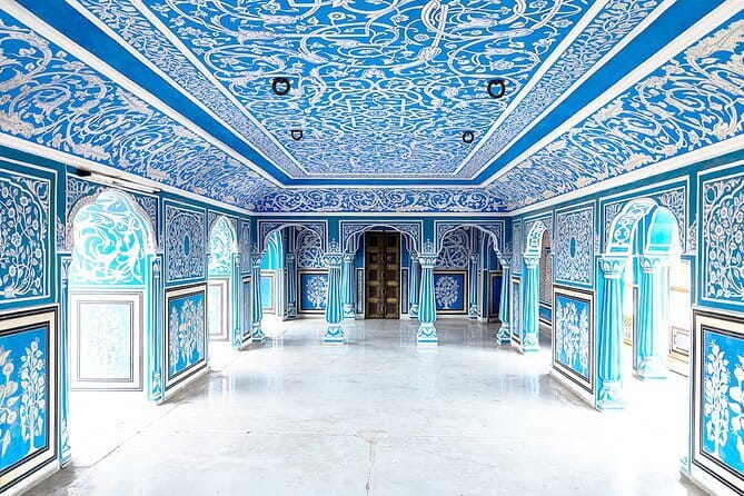 Jaipur Instagram Tour of Photogenic Spots - Royal Gaitor slows the pace near Jaipur’s walls
